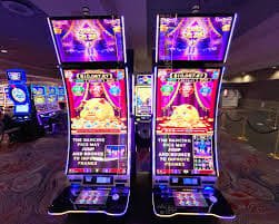 Filipino player watching y7777 live dealer roulette stream on smartphone